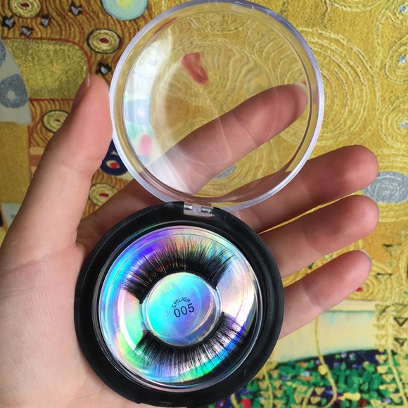 False 3D Silk Mink Super Long Eyelashes In A Box - Picture 8 of 13